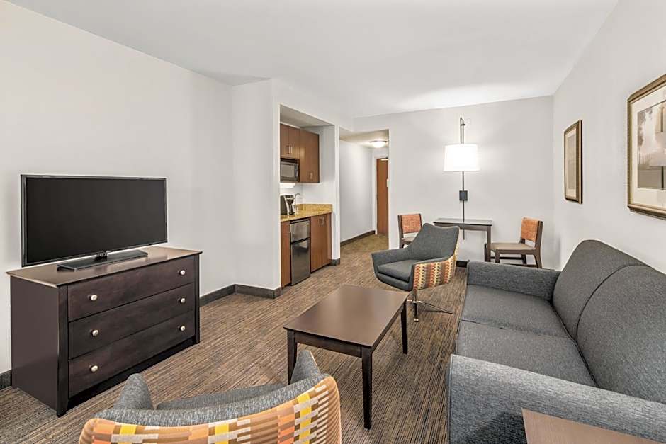 Holiday Inn Express & Suites Wilmington-Newark by IHG