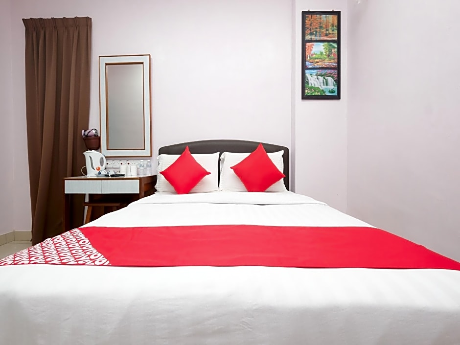 OYO 89877 Sun Triang Hotel