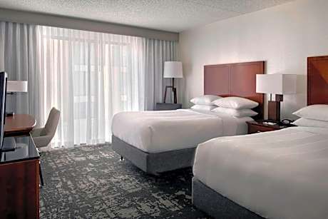 Traditional 2 Queen Room - Concierge Level - Hearing Accessible