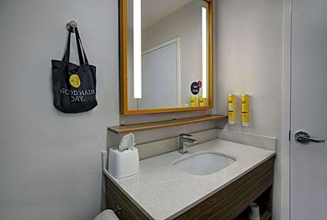 1 King Hearing Accessible