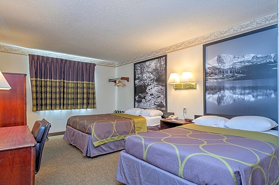Super 8 by Wyndham Colorado Springs/Chestnut Street