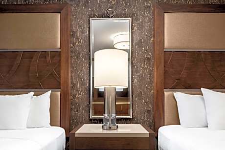 HORSESHOE LUXURY ROOM 2 QUEEN NON-SMOKING