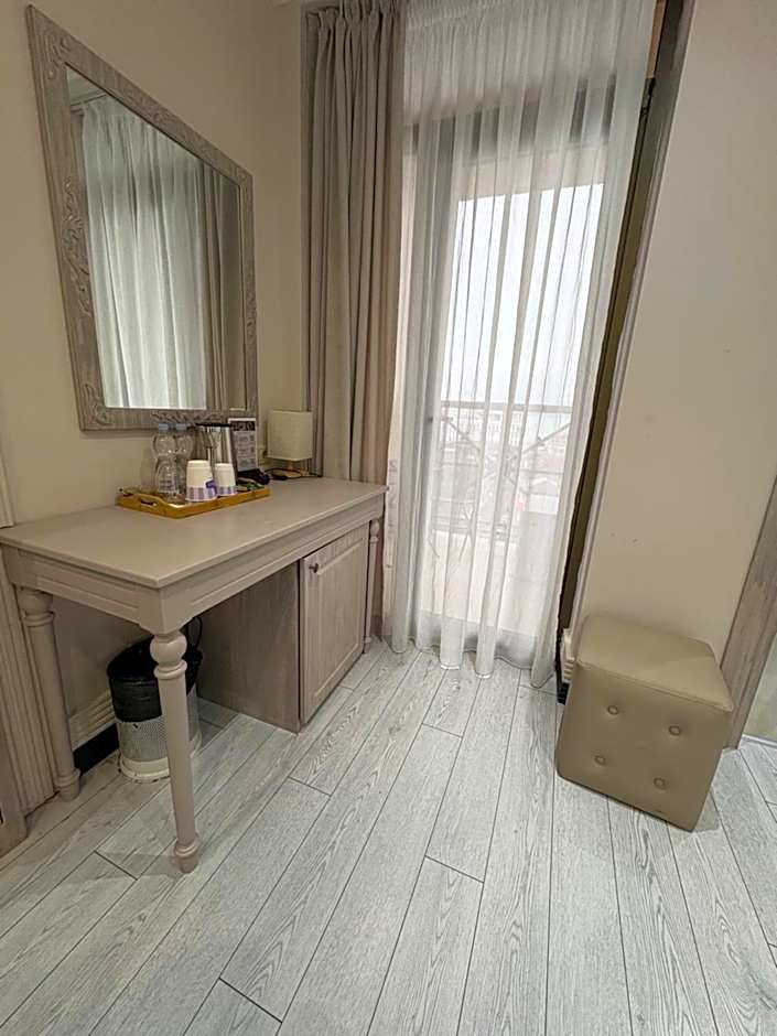 Piazza Boutique Hotel