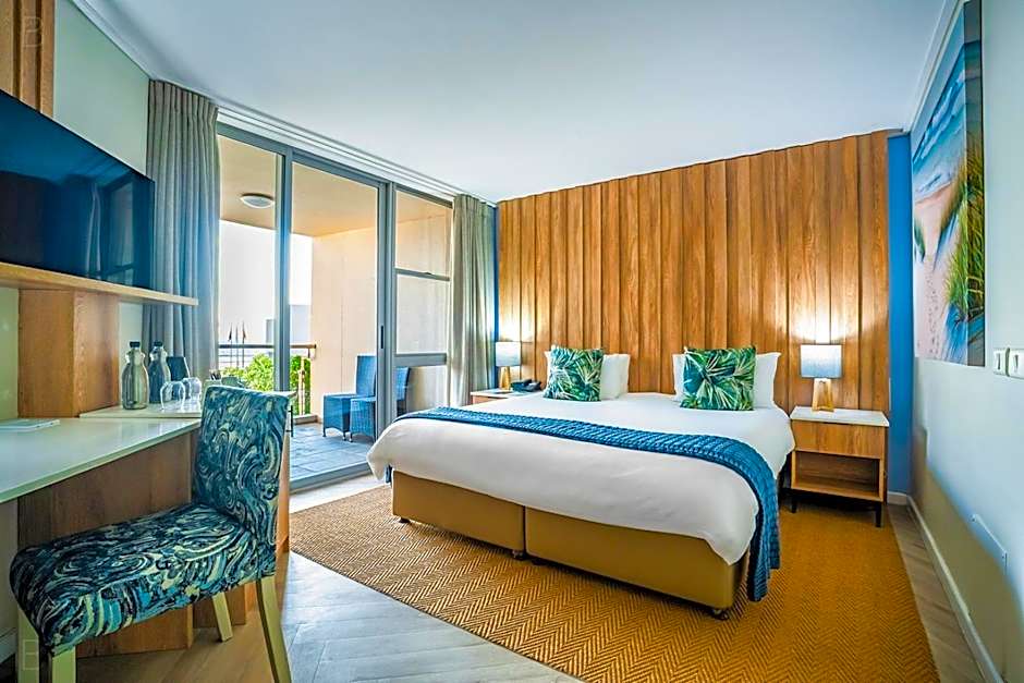 Lagoon Beach Hotel & Spa