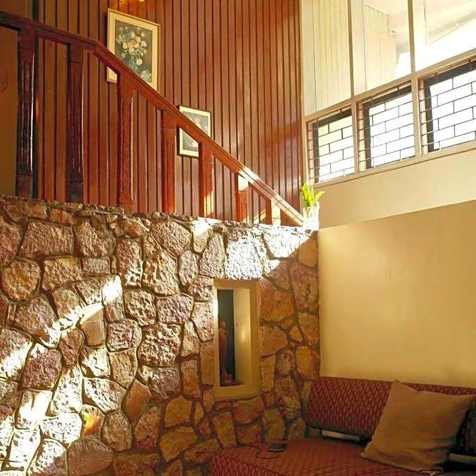 Mid-Century Modern Centrally Located Garden Oasis