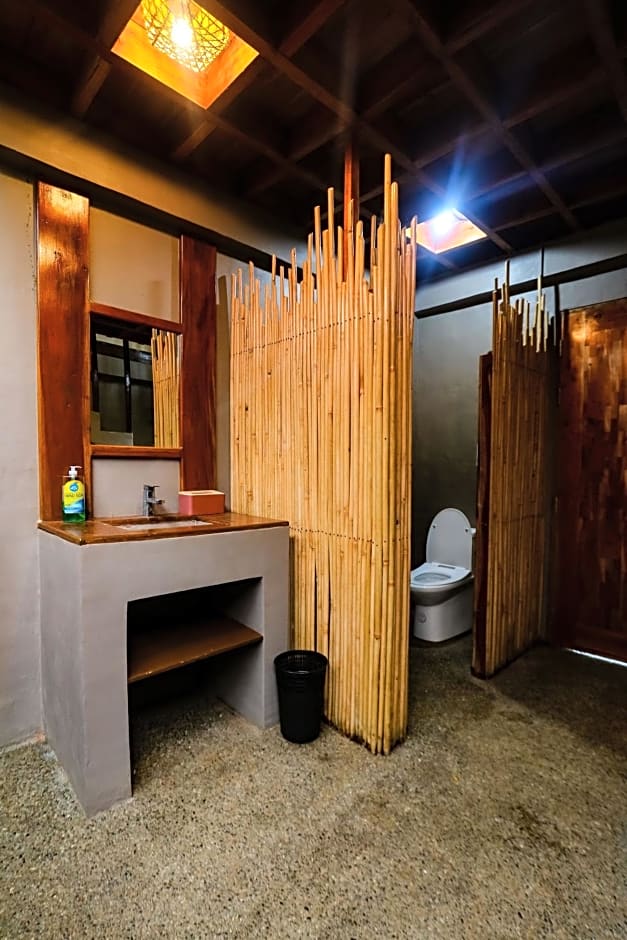 Nakabalo Guesthouse & Restaurant