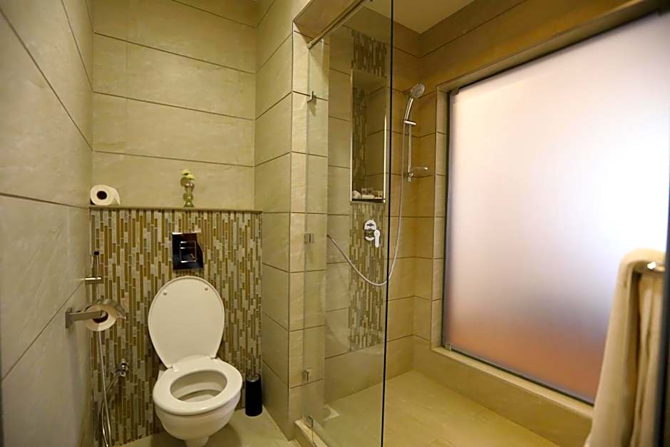 Bidwood Suite Hotel, Opposite Sarit Centre