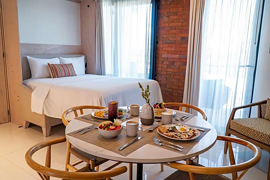 Flamboyan Hotel & Residences