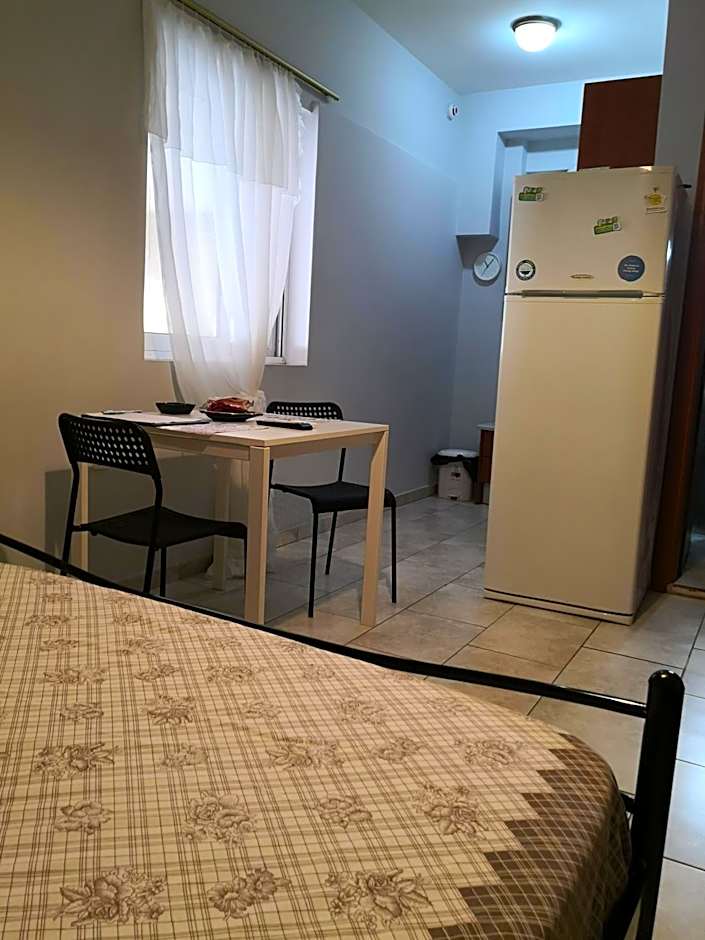 House in the center of Piraeus next to the port and the metro!!