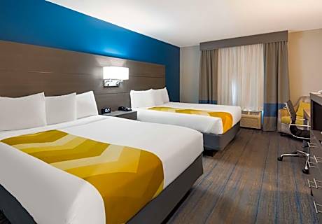 Queen Room with Two Queen Beds with Mobility Accessible Tub