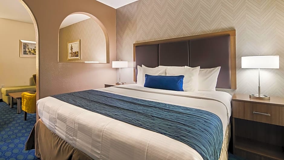 Best Western PLUS Tulsa Inn & Suites