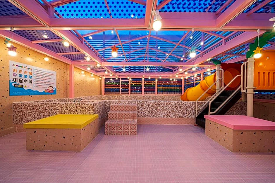 Jangyu Almond Kids Hotel