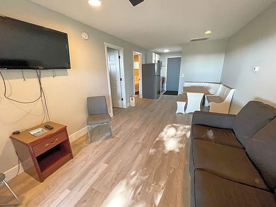 Lake Bluff Inn and Suites