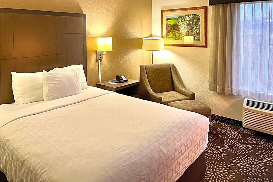 Clarion Pointe Wenatchee