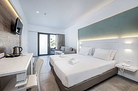 Deluxe Double Room Garden View