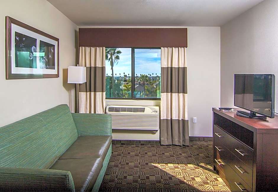 Holiday Inn Express Hotel & Suites Carlsbad Beach By IHG