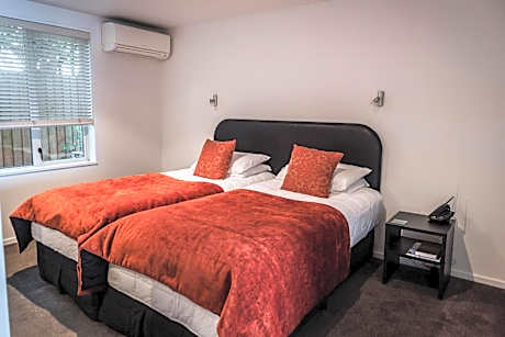 Executive Twin Studio