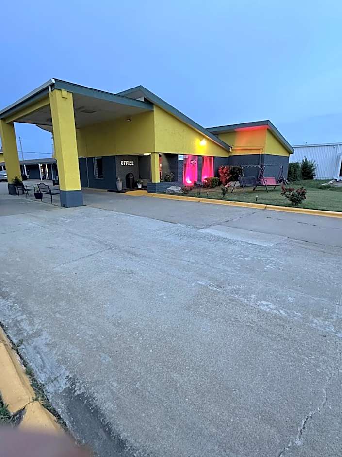 Travel Inn & Suites