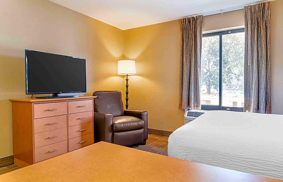 Extended Stay America Select Suites - Detroit - Warren