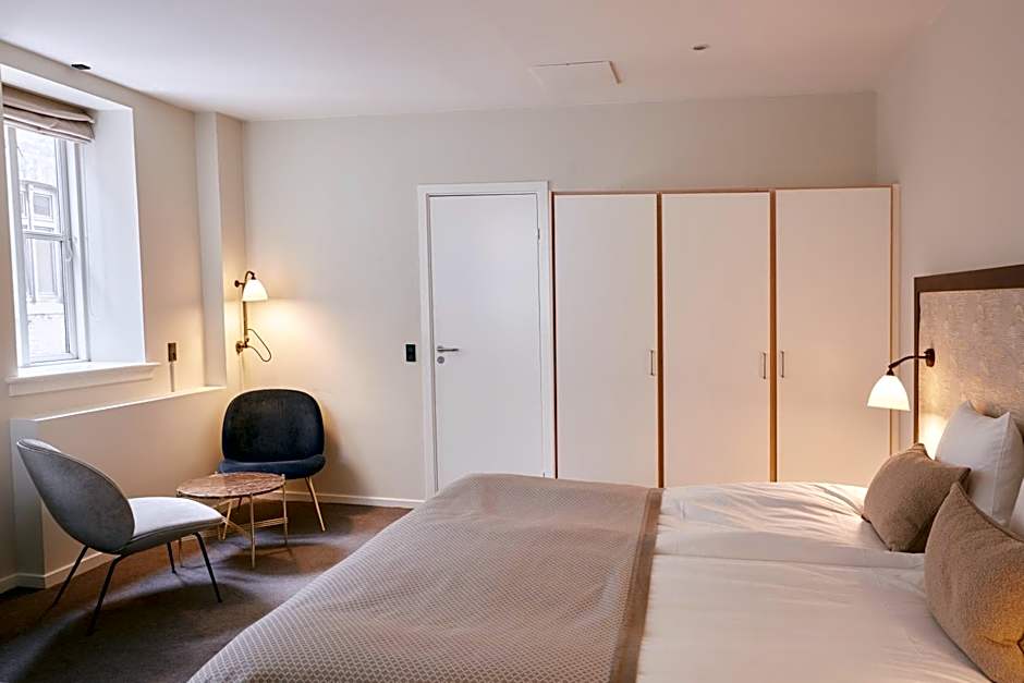 Ascot Hotel