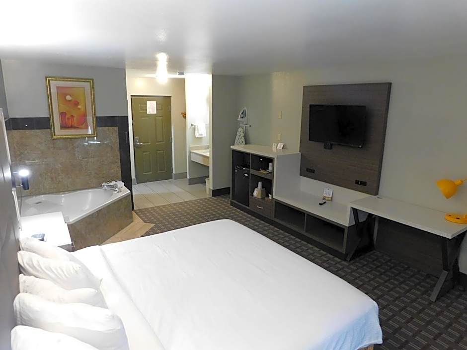 Days Inn & Suites by Wyndham Downtown Gatlinburg Parkway