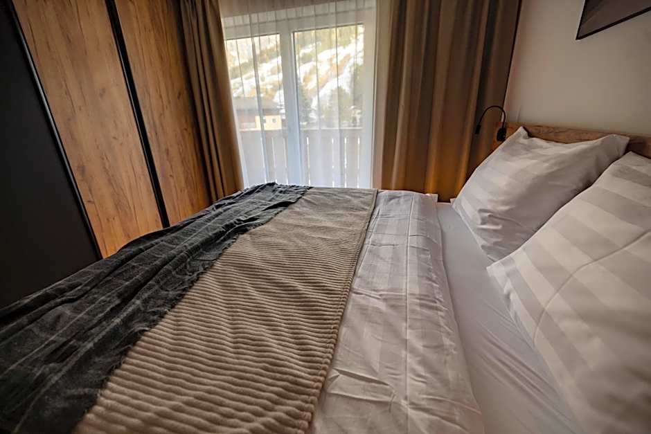 RIVERSIDE RAURIS APARTMENTS