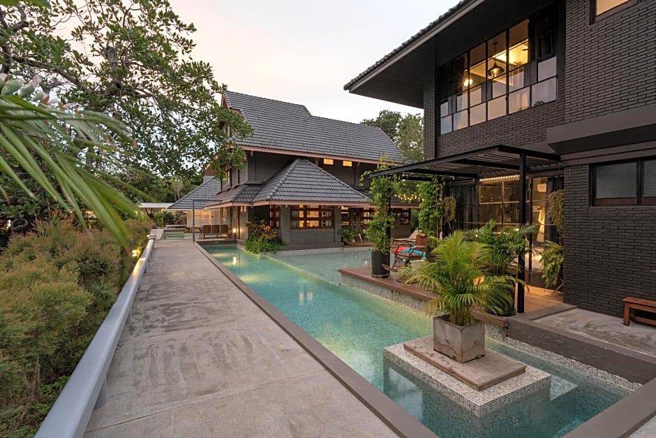Phrip Phri Luxury Pool Villas