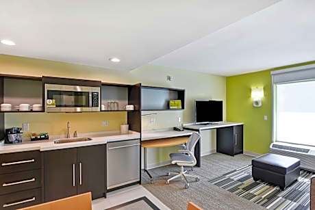 Queen Suite - Hearing Access/Non-Smoking