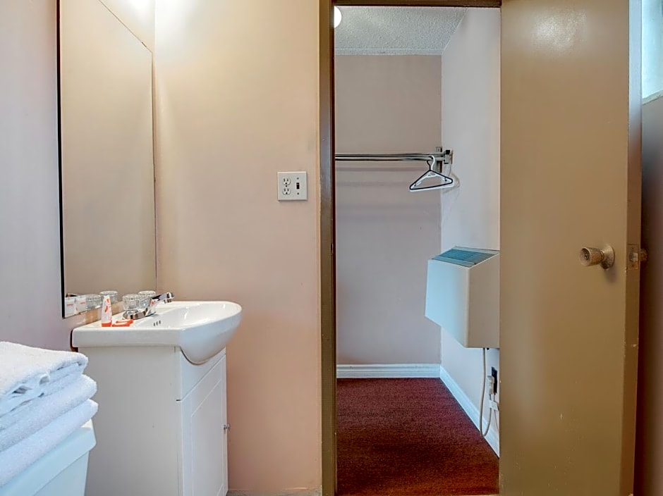 Falls Inn Near Casino Niagara By OYO