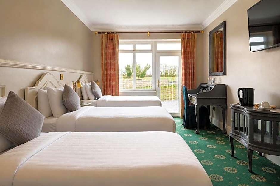 Lakeside Manor Hotel