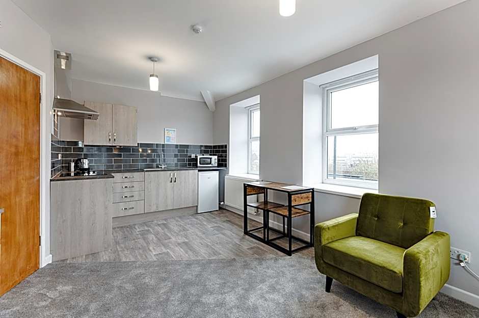 Contractor Base - Kitchen - Parking Included