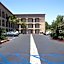 Harbor Inn & Suites
