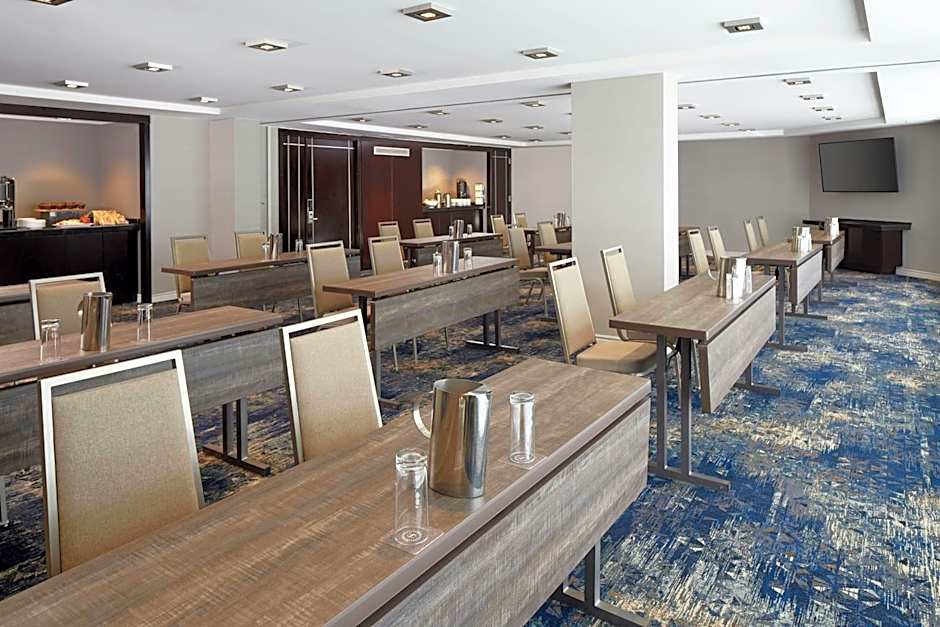 Sheraton Montreal Airport Hotel