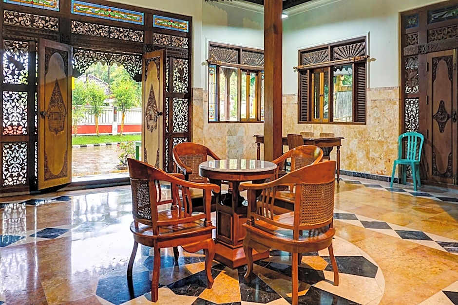 Hotel O Griyo Werdiningsih