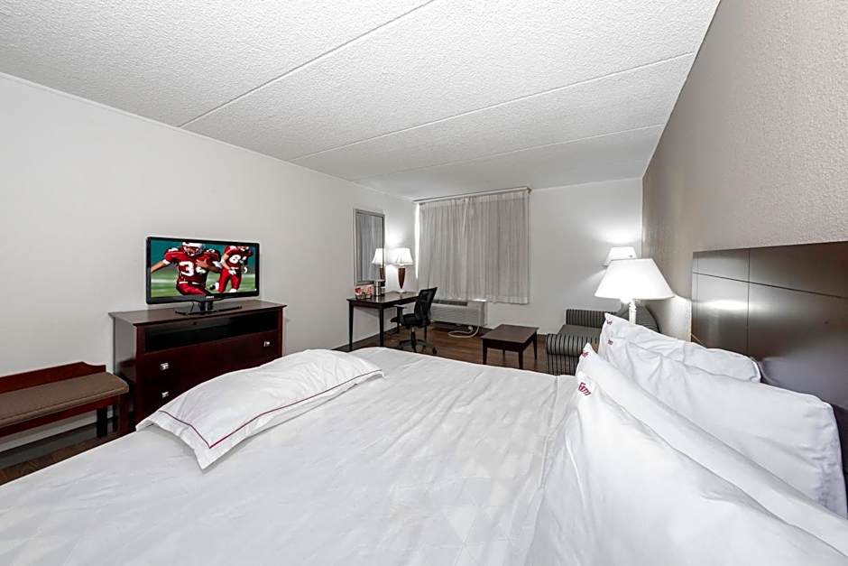 Red Roof PLUS+ Newark Liberty Airport - Carteret