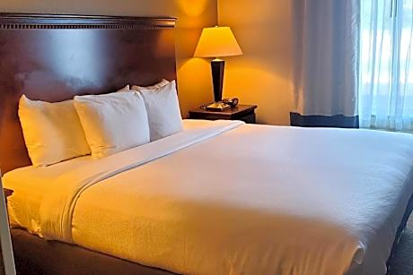 King Suite - Accessible/Non-Smoking