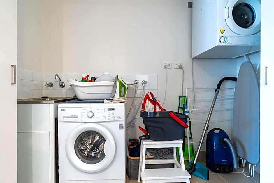 Gateway Apt in Kingston Central - Hosted by Canstay