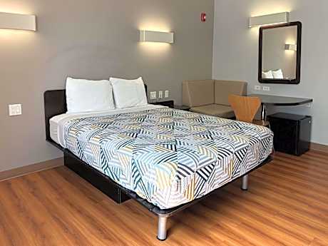 Queen Room - Disability Access - Non-Smoking