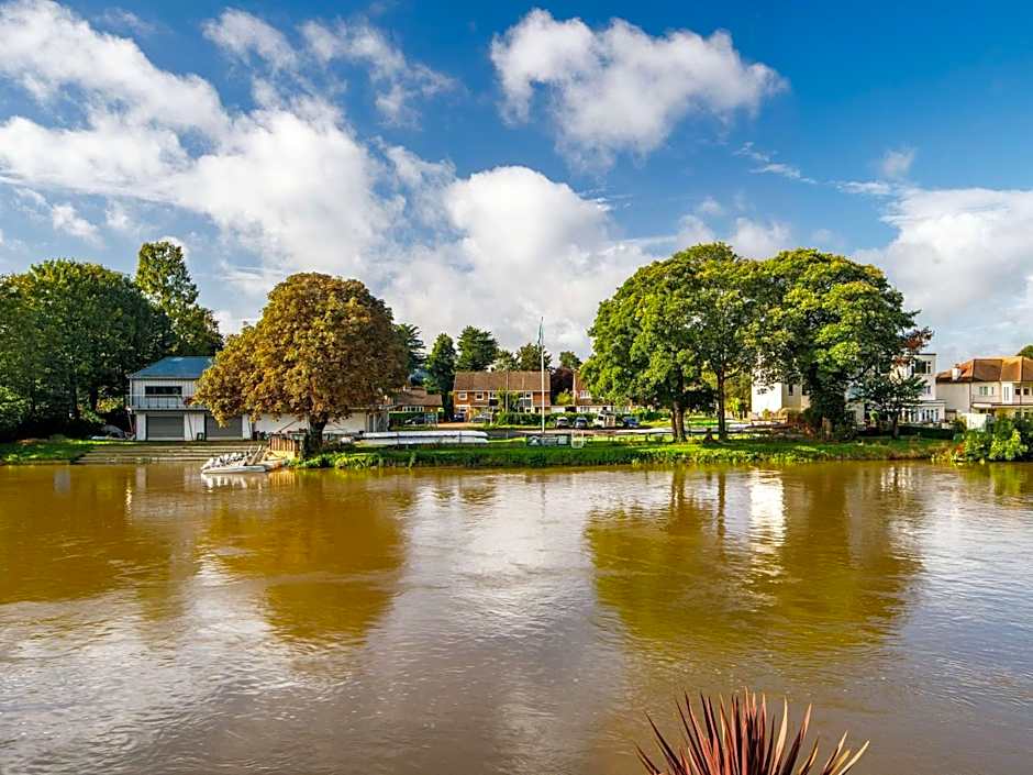 Sunday London Staines-upon-Thames Heathrow T5