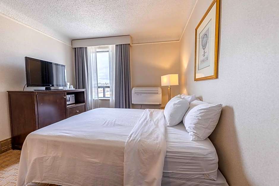 Prince Arthur Waterfront Hotel & Suites