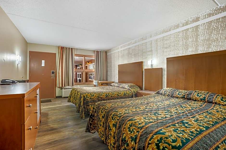 Zdjęcie 1 z 8 — 2 Queen Beds, Accessible