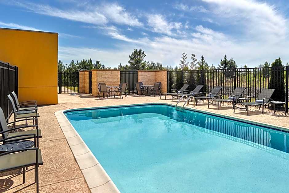 Fairfield Inn and Suites by Marriott Locust Grove I-75 South