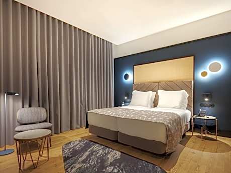 Twin Room with Aliados View