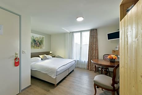 Standard Double Room with Queensize Bed 