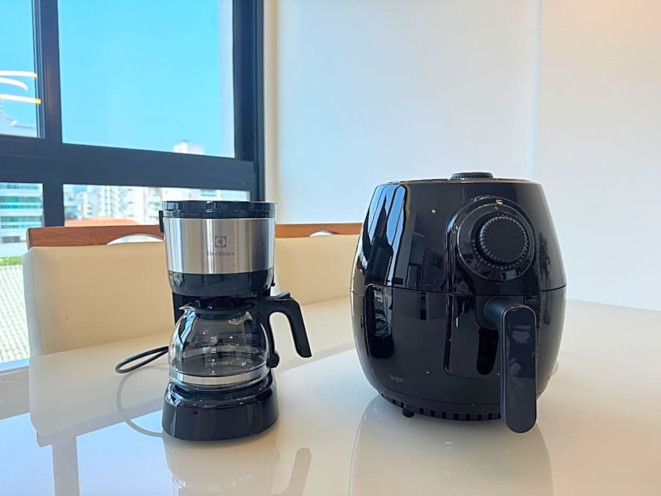 Apto NOVO, com piscina, 250m da praia