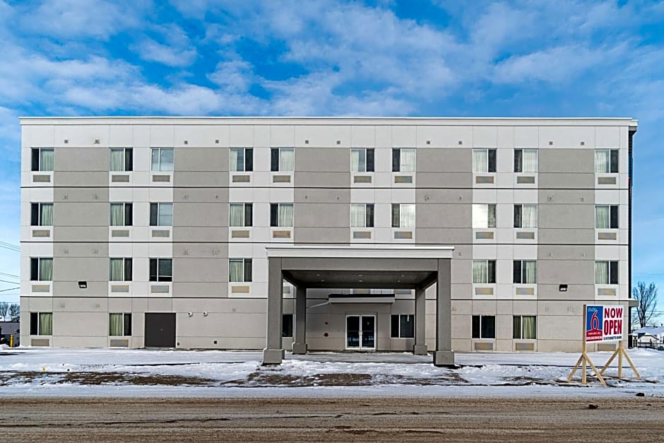 Studio 6 Bruderheim, AB