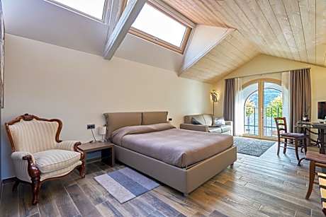 Junior Suite with Lake View