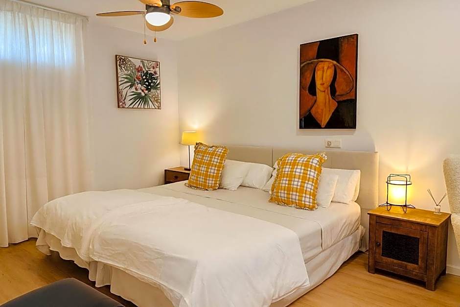 At Home in Malaga Stay & Solo Travellers