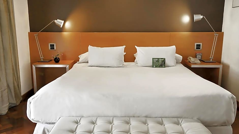 725 Continental Hotel