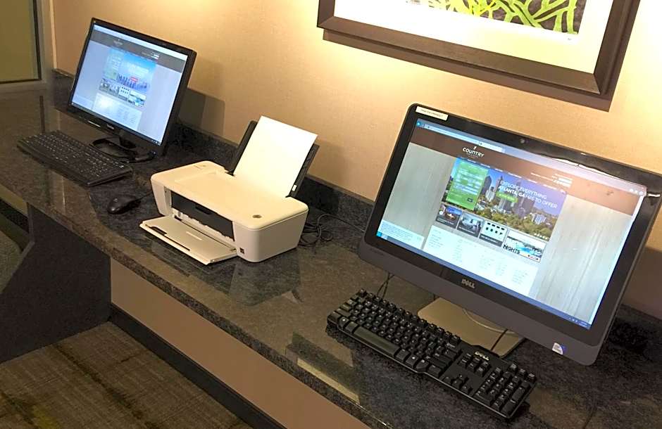 Country Inn & Suites by Radisson, Fergus Falls, MN